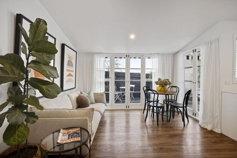 Photo of property in 251a Courtenay Street, Strandon, New Plymouth, 4312