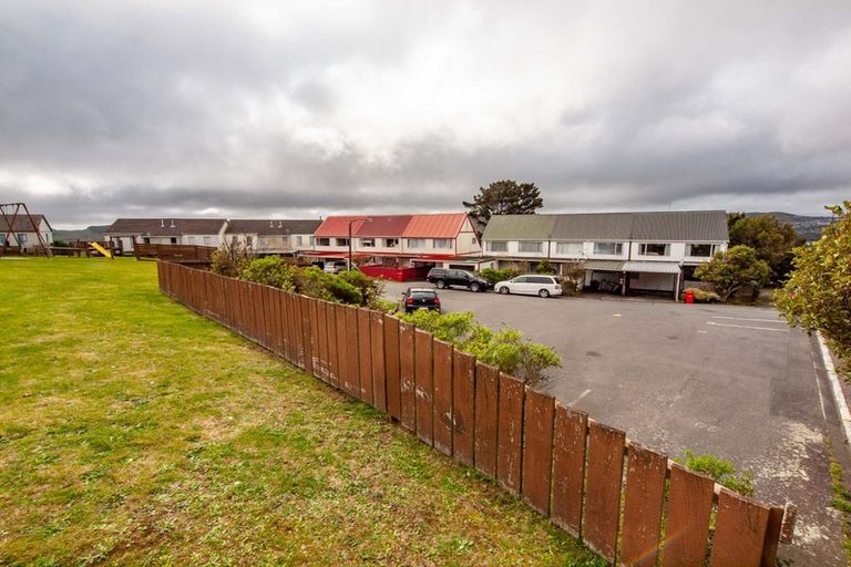 Photo of property in 18 Hollydale Grove, Churton Park, Wellington, 6037