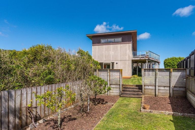 Photo of property in 6 Ocean Vista Lane, Paraparaumu, 5032