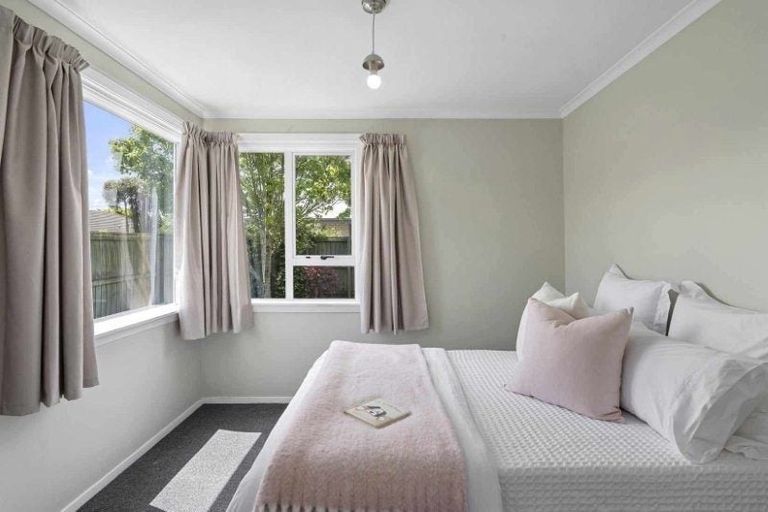 Photo of property in 16 Epsom Road, Sockburn, Christchurch, 8042