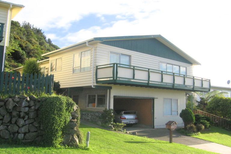 Photo of property in 14 Katarina Grove, Tawa, Wellington, 5028