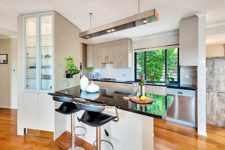 Photo of property in 76 Matipo Road, Mairangi Bay, Auckland, 0630