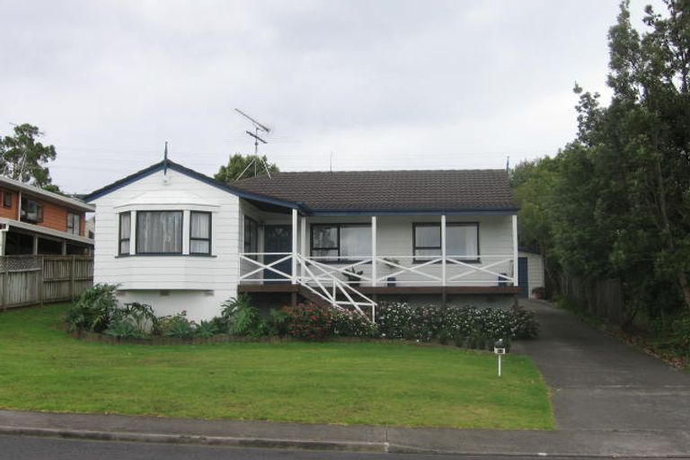 Photo of property in 50 Athena Drive, Totara Vale, Auckland, 0629