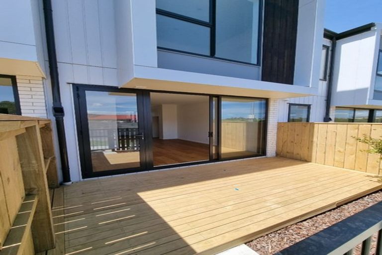 Photo of property in 73 Waipuhinui Way, Wiri, Auckland, 2104