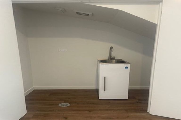 Photo of property in 22 Whakahui Lane, Mangere Bridge, Auckland, 2022