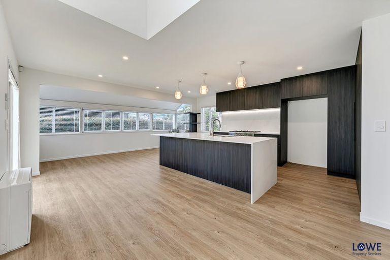 Photo of property in 1/2 Hauraki Road, Hauraki, Auckland, 0622