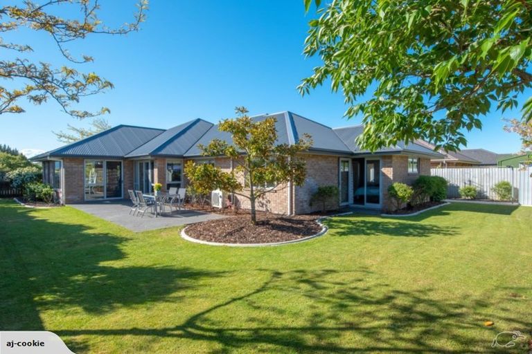 Photo of property in 82 Rothesay Road, Parklands, Christchurch, 8083