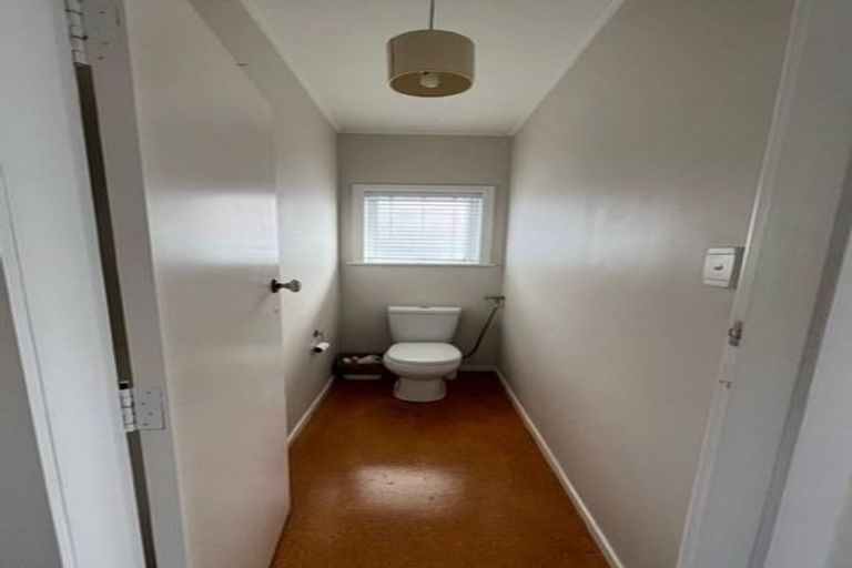 Photo of property in 1/4 Midway Avenue, Castor Bay, Auckland, 0620