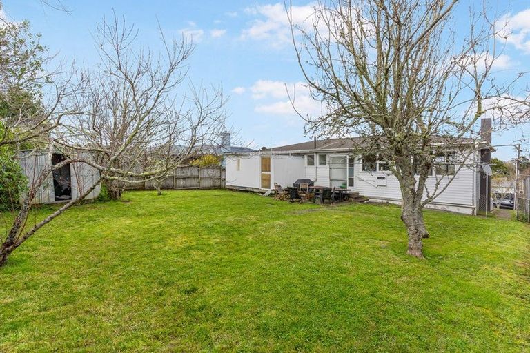 Photo of property in 17 Trinidad Road, Sunnynook, Auckland, 0620