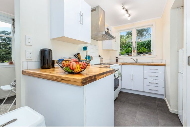 Photo of property in 62 Severn Street, Island Bay, Wellington, 6023