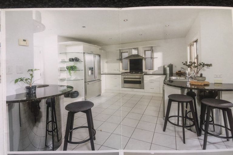 Photo of property in 2/25 Churchill Road, Murrays Bay, Auckland, 0630