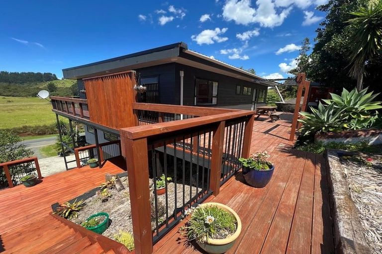 Photo of property in 105 Oakura Road, Oakura, Hikurangi, 0184