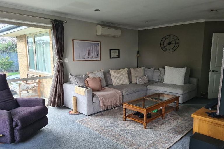 Photo of property in 6 Dinton Street, Russley, Christchurch, 8042