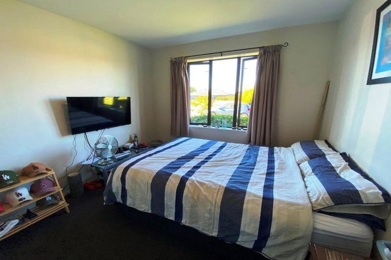 Photo of property in 23 Larne Place, Belfast, Christchurch, 8051