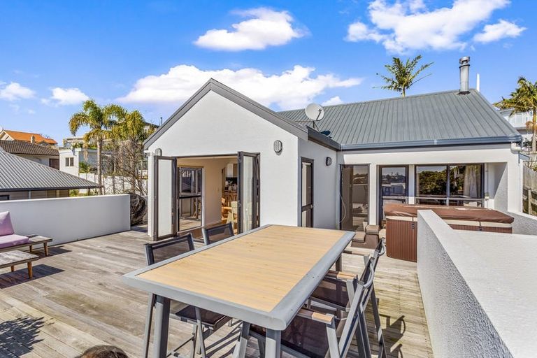 Photo of property in 1/13 Mizpah Road, Waiake, Auckland, 0630