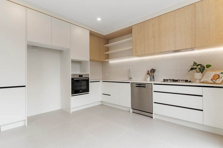 Photo of property in 48b Portadown Avenue, Pakuranga Heights, Auckland, 2010