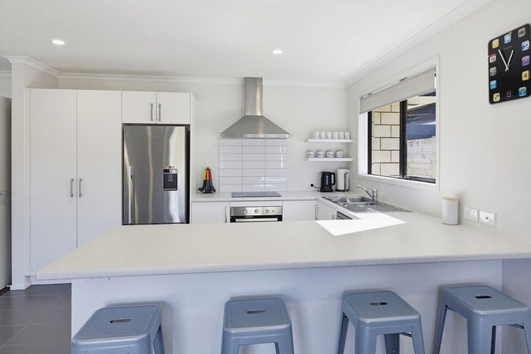 Photo of property in 6 Mooring Close, Whitby, Porirua, 5024