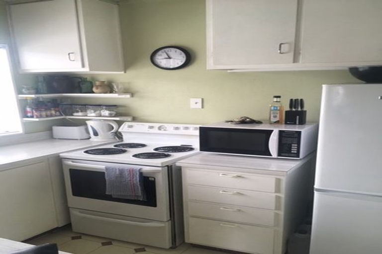 Photo of property in 8/218 Onepu Road, Lyall Bay, Wellington, 6022