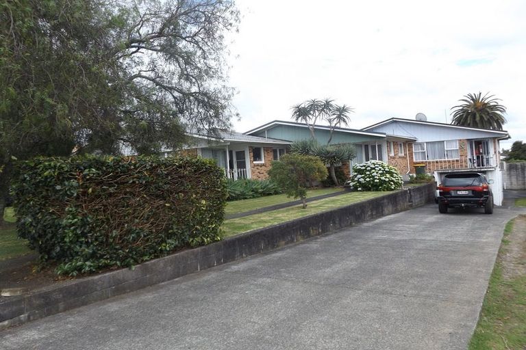 Photo of property in 2/7 Queen Street, Papakura, 2110