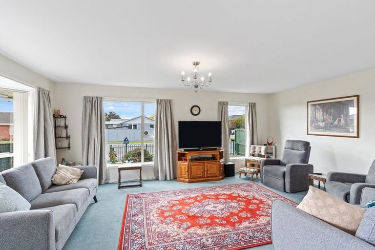 Photo of property in 35 Farnborough Street, Aranui, Christchurch, 8061