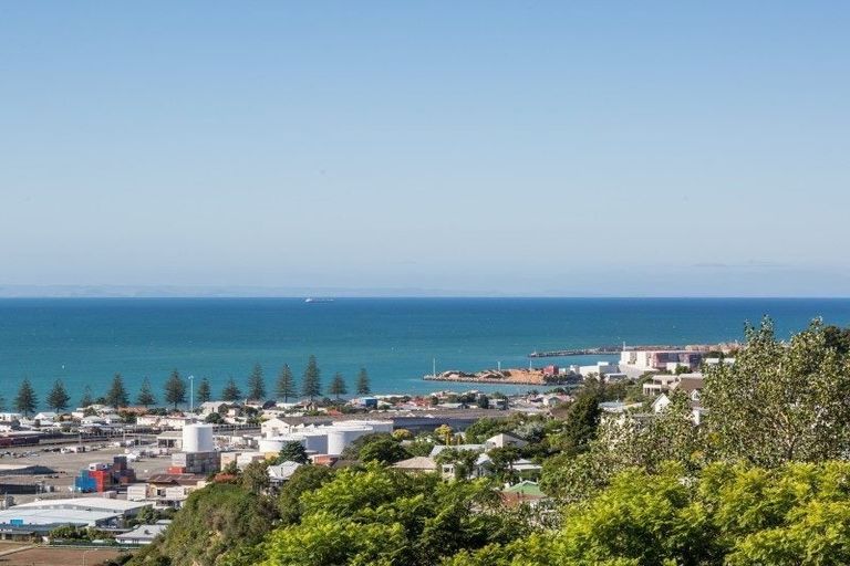 Photo of property in 28 George Street, Hospital Hill, Napier, 4110