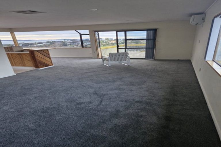 Photo of property in 1/979 Beach Road, Torbay, Auckland, 0630