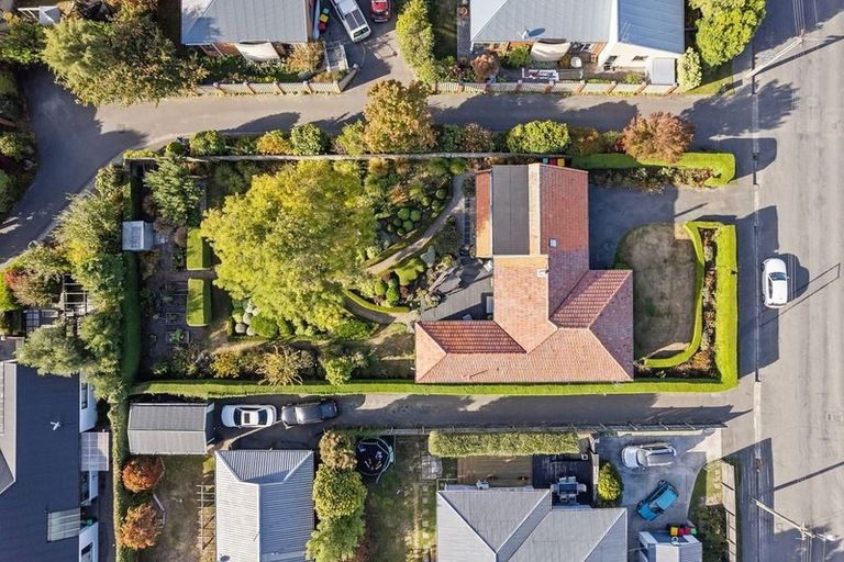 Photo of property in 72 Aorangi Road, Bryndwr, Christchurch, 8053