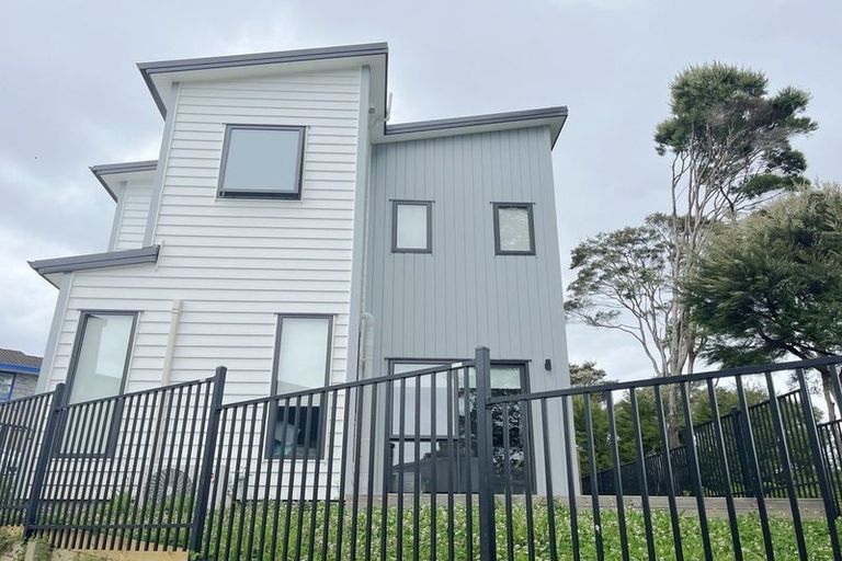 Photo of property in 37 Korokio Lane, Henderson, Auckland, 0612