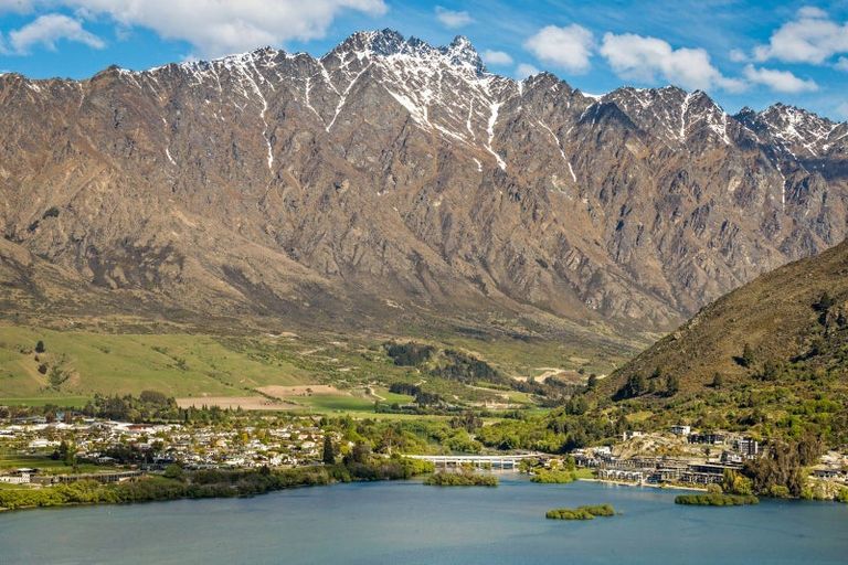 Photo of property in 2 Lynch Lane, Queenstown Hill, 9300