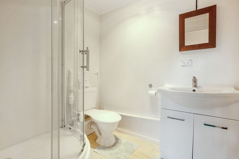 Photo of property in 19 Seaview Road, Cable Bay, 0420