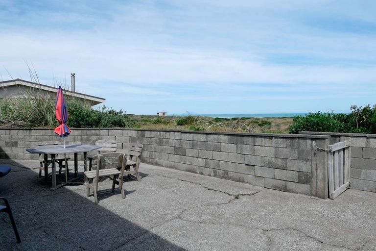 Photo of property in 7 Kent Avenue, Waitarere Beach, Levin, 5510