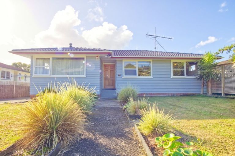 Photo of property in 5 Pendlebury Street, Green Bay, Auckland, 0604