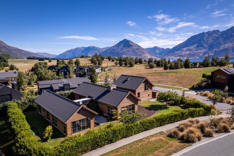 Photo of property in 12 Pendeen Crescent, Jacks Point, Queenstown, 9371