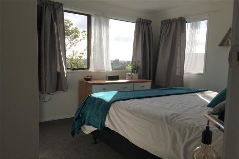 Photo of property in 20 Pahi Place, West Harbour, Auckland, 0618