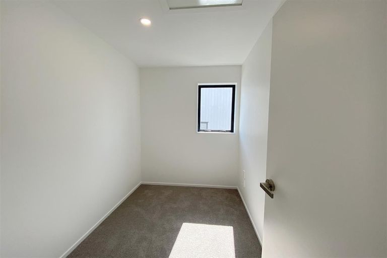 Photo of property in 35b Crestview Rise, Papakura, 2110