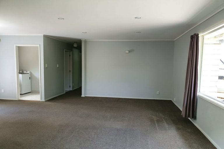 Photo of property in 1/24 Contessa Drive, Glenfield, Auckland, 0629