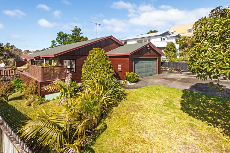 Photo of property in 9 Dobell Road, Stanmore Bay, Whangaparaoa, 0932
