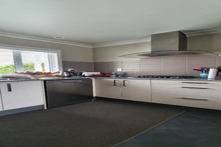 Photo of property in 10 Nirmal Place, Sunnyvale, Auckland, 0612