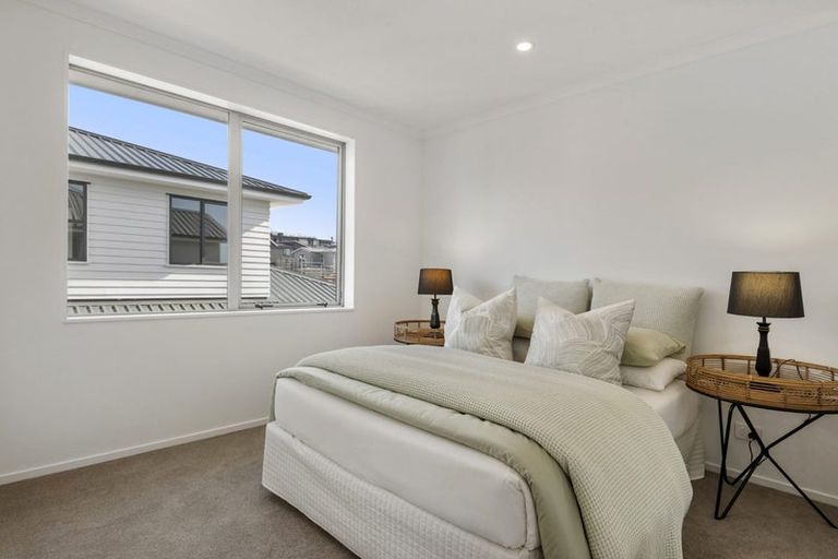 Photo of property in 11 Owen Chapman Drive, Red Beach, 0932