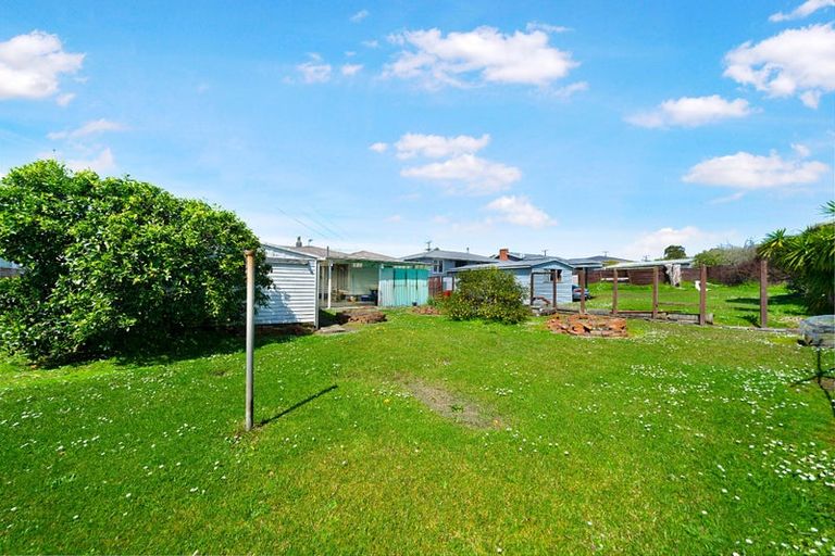 Photo of property in 24 Cobham Crescent, Kelston, Auckland, 0602