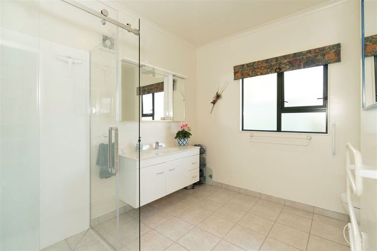 Photo of property in 6 Hillcrest Lane, Levin, 5510