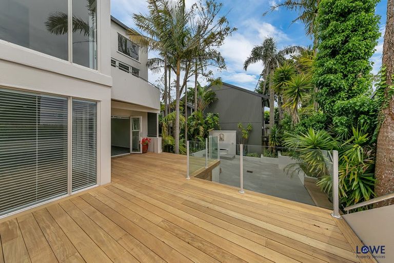 Photo of property in 1/2 Hauraki Road, Hauraki, Auckland, 0622