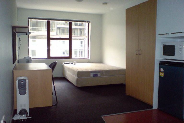 Photo of property in Orange Apartments/victoria Centr, 710/169 The Terrace, Wellington Central, Wellington, 6011