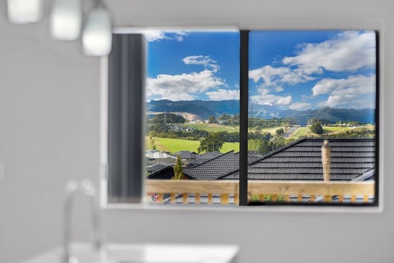 Photo of property in 2 Bellenden Crescent, Pokeno, 2402