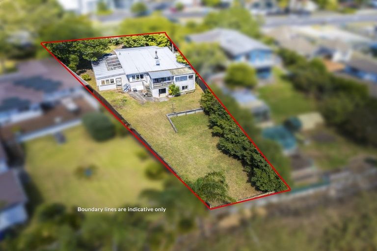 Photo of property in 50 Hobsonville Road, West Harbour, Auckland, 0618