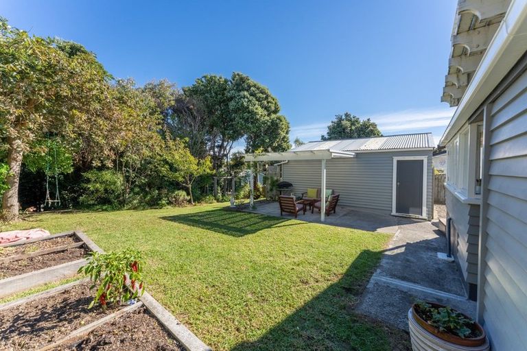 Photo of property in 35 Toi Street, Otaki Beach, Otaki, 5512