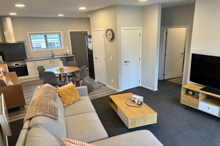 Photo of property in 10 Atkinson Street, Newlands, Wellington, 6037