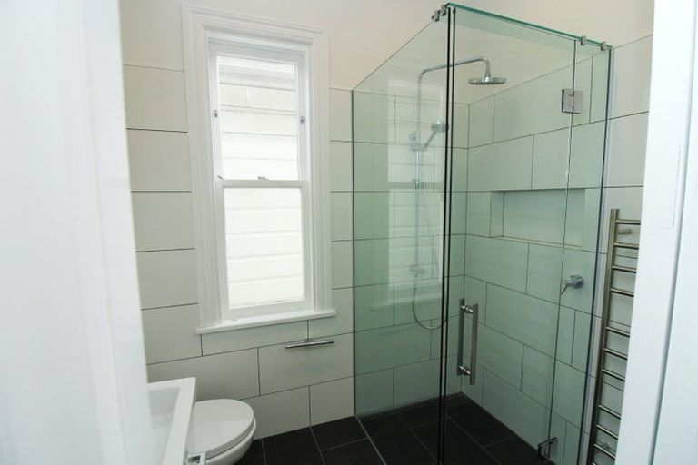 Photo of property in 68 Roxburgh Street, Mount Victoria, Wellington, 6011