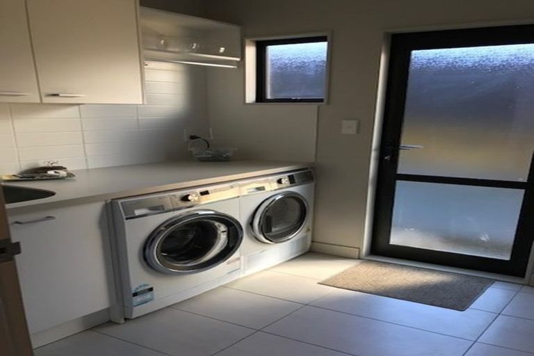 Photo of property in 87 Knights Road, Rothesay Bay, Auckland, 0630