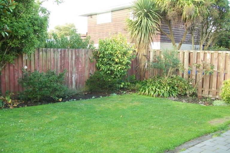 Photo of property in 2/23 Crofton Road, Harewood, Christchurch, 8051